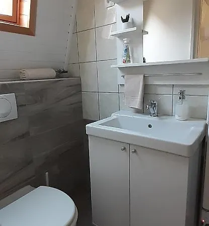 Mona Apartman *